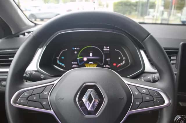 Renault Captur (2022) thumbnail 3