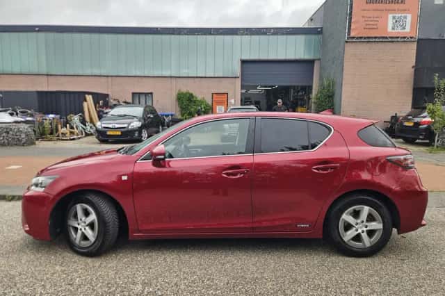 Lexus CT (2015) thumbnail 2