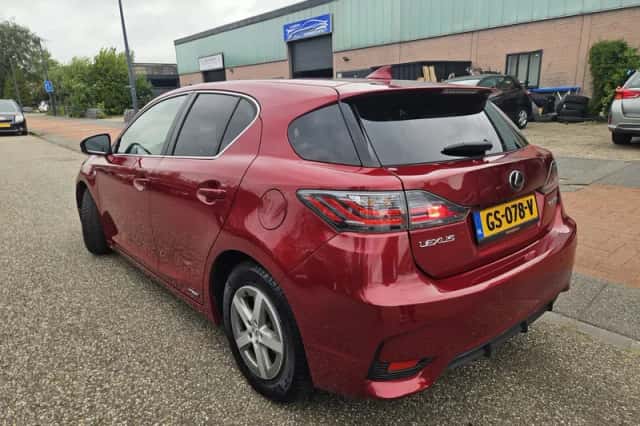 Lexus CT (2015) thumbnail 3