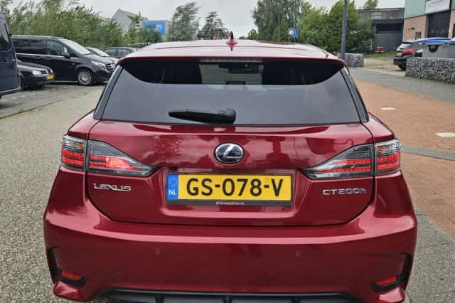 Lexus CT (2015) thumbnail 4
