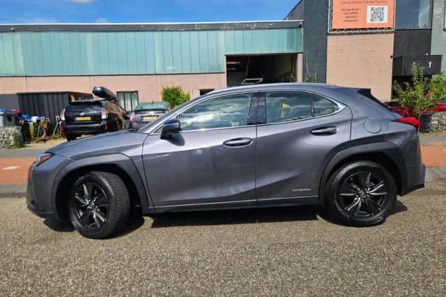 Lexus UX (2020) thumbnail 3