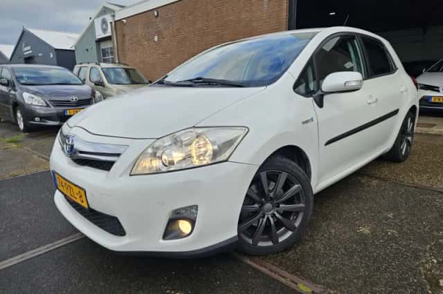 Toyota Auris (2011) thumbnail 1