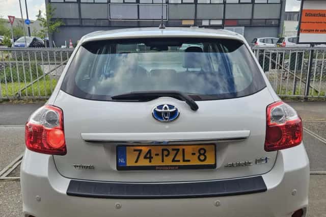 Toyota Auris (2011) thumbnail 4