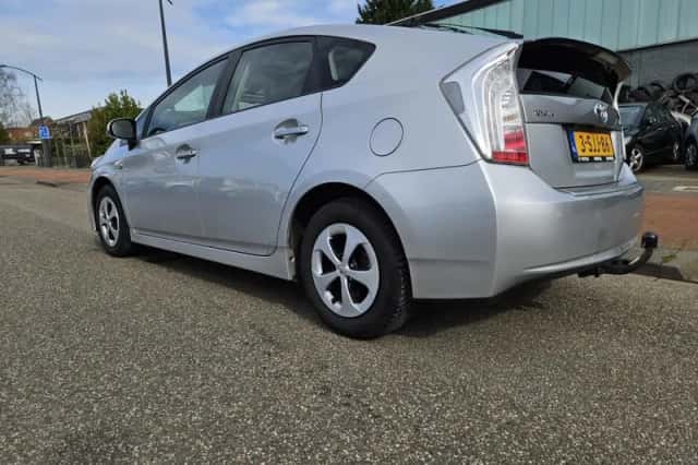Toyota Prius (2013) thumbnail 4