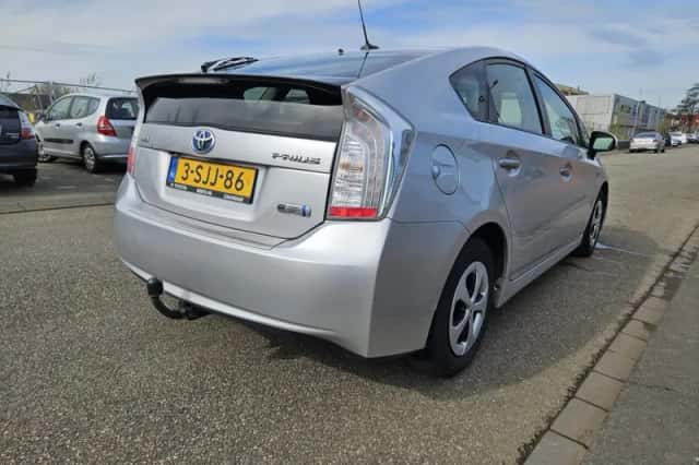 Toyota Prius (2013) thumbnail 6