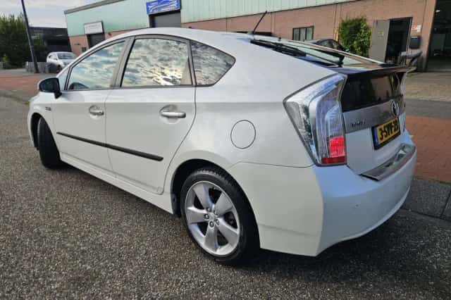 Toyota Prius (2013) thumbnail 3