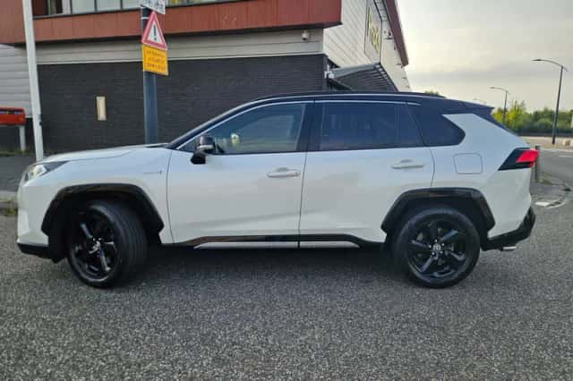 Toyota RAV4 (2020) thumbnail 2