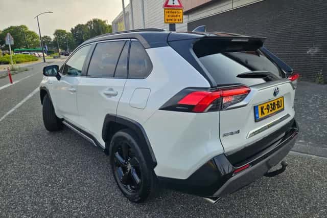 Toyota RAV4 (2020) thumbnail 3