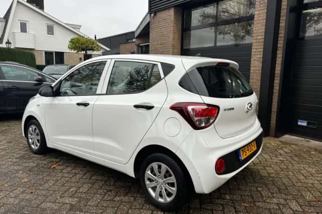 Hyundai i10 (2017) thumbnail 3