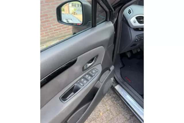 Renault Scénic (2012) thumbnail 6