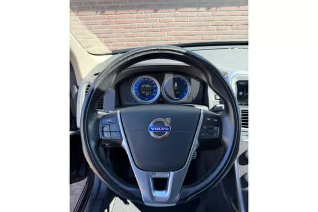 Volvo XC60 (2012) thumbnail 6