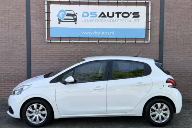 Peugeot 208 (2015) thumbnail 2