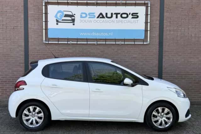 Peugeot 208 (2015) thumbnail 3
