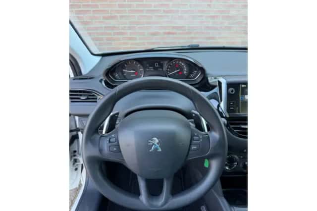 Peugeot 208 (2015) thumbnail 6