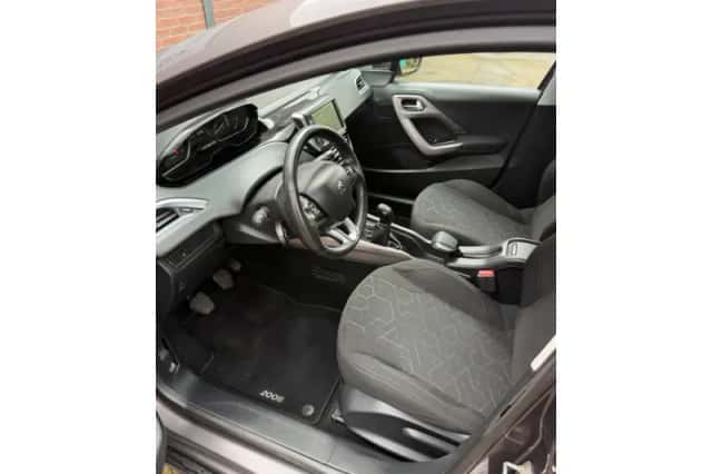 Peugeot 2008 (2015) thumbnail 5