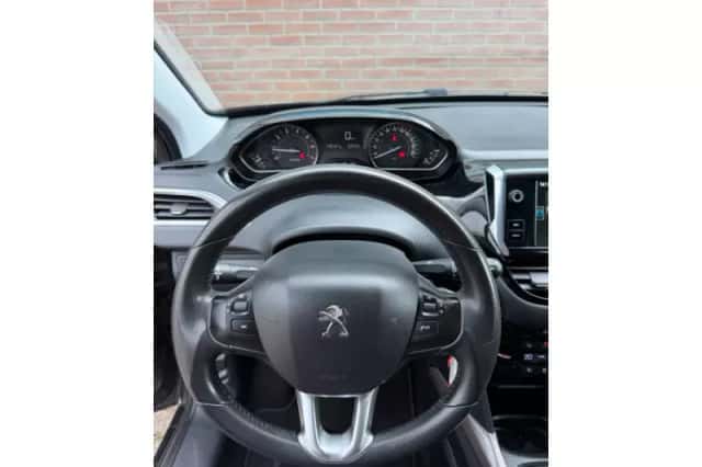 Peugeot 2008 (2015) thumbnail 6