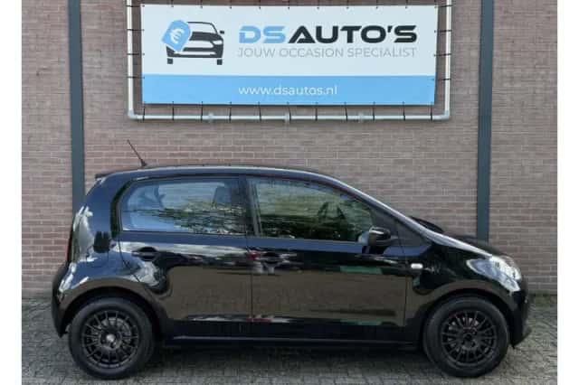 Volkswagen Up! (2016) thumbnail 3