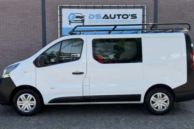 Opel Vivaro (2015) thumbnail 2