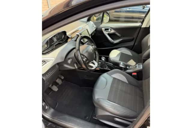 Peugeot 2008 (2016) thumbnail 5