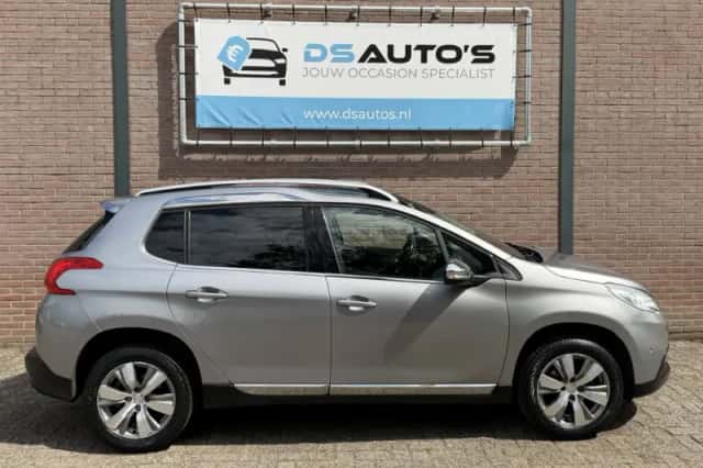 Peugeot 2008 (2015) thumbnail 3
