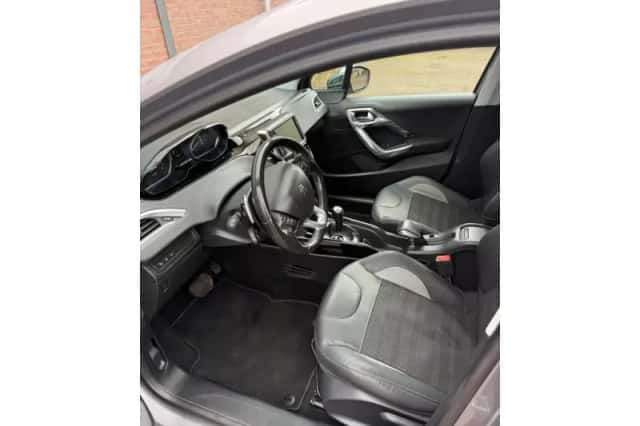 Peugeot 2008 (2015) thumbnail 5