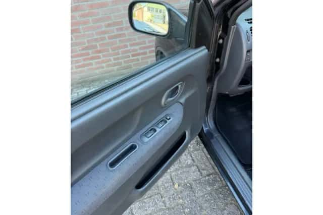 Suzuki Ignis (2004) thumbnail 6