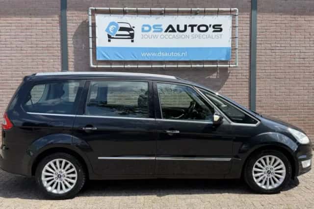 Ford Galaxy (2012) thumbnail 3