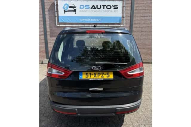 Ford Galaxy (2012) thumbnail 4