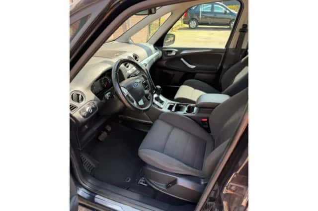 Ford Galaxy (2012) thumbnail 5