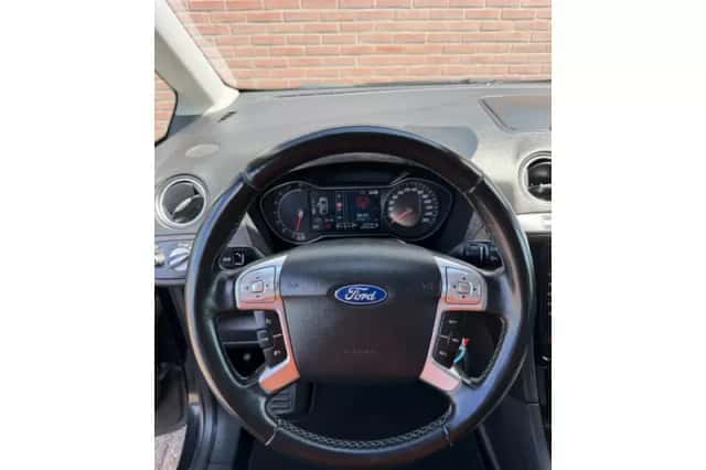Ford Galaxy (2012) thumbnail 6