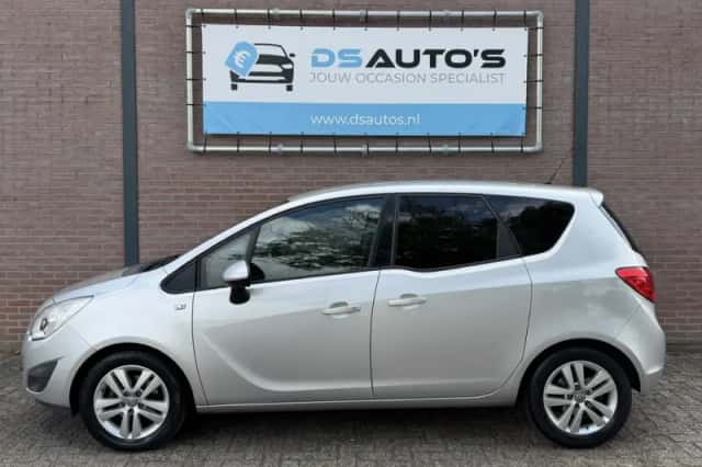Opel Meriva (2011) thumbnail 2