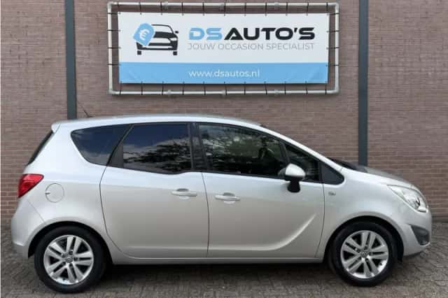 Opel Meriva (2011) thumbnail 3