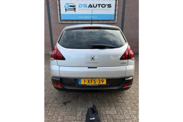 Peugeot 3008 (2014) thumbnail 4