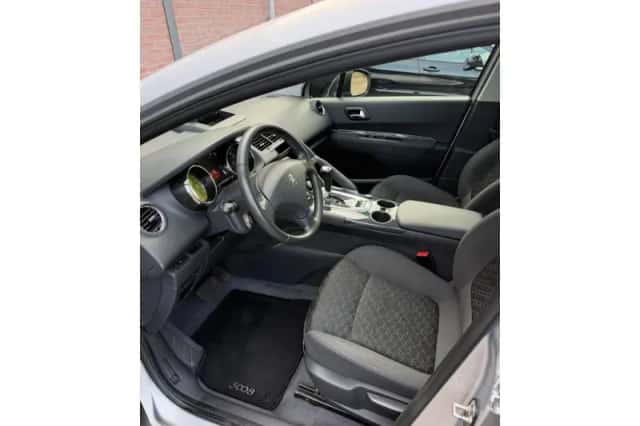 Peugeot 3008 (2014) thumbnail 5