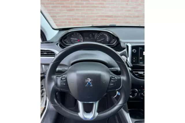 Peugeot 2008 (2018) thumbnail 6