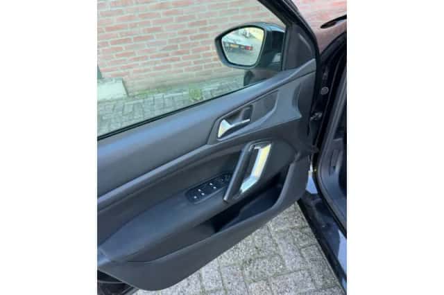 Peugeot 308 (2015) thumbnail 6