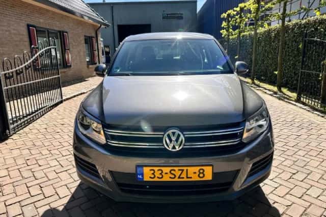 Volkswagen Tiguan (2012) thumbnail 2