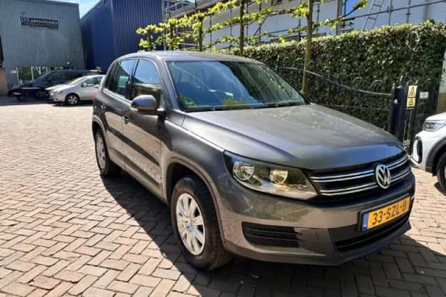Volkswagen Tiguan (2012) thumbnail 3