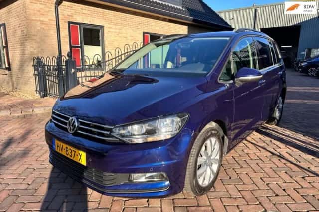 Volkswagen Touran (2016) thumbnail 1
