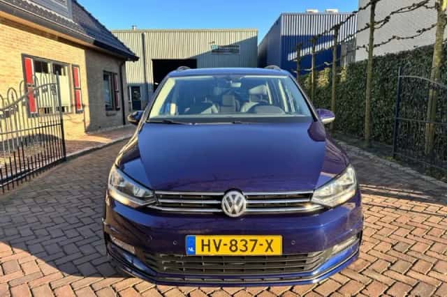 Volkswagen Touran (2016) thumbnail 2