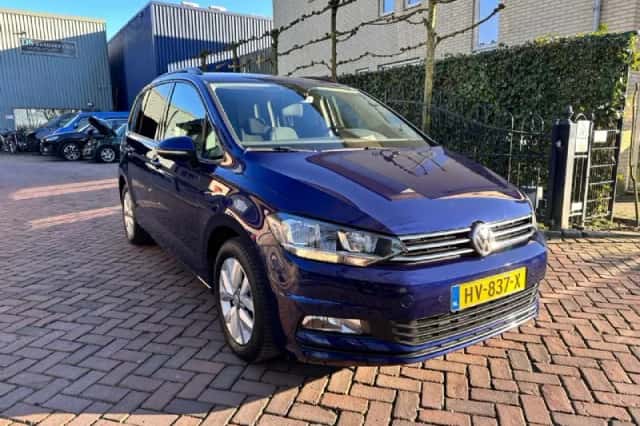 Volkswagen Touran (2016) thumbnail 3