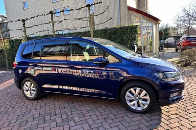 Volkswagen Touran (2016) thumbnail 4