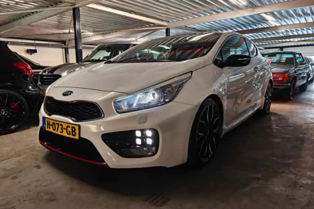 Kia Pro Cee'd (2013) thumbnail 1