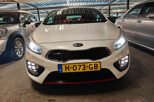 Kia Pro Cee'd (2013) thumbnail 2
