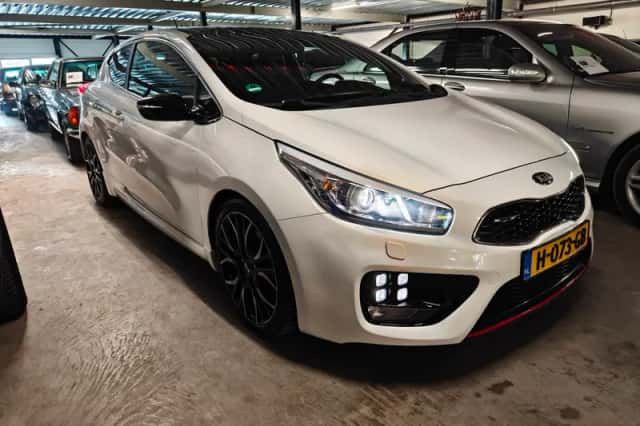 Kia Pro Cee'd (2013) thumbnail 3