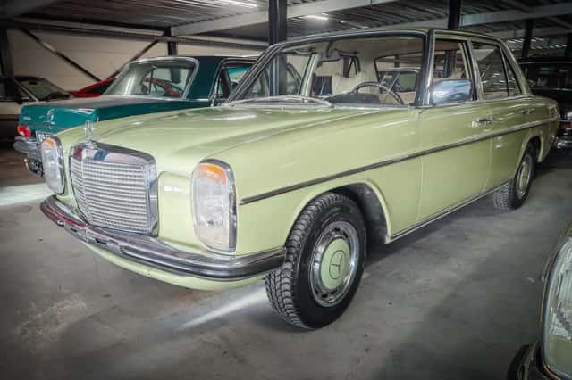 Mercedes-Benz 230-6 (1975) thumbnail 1