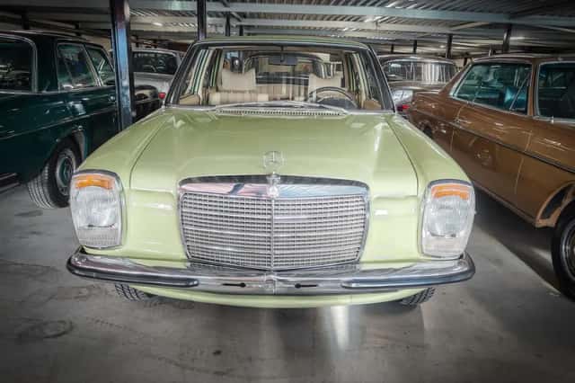 Mercedes-Benz 230-6 (1975) thumbnail 2