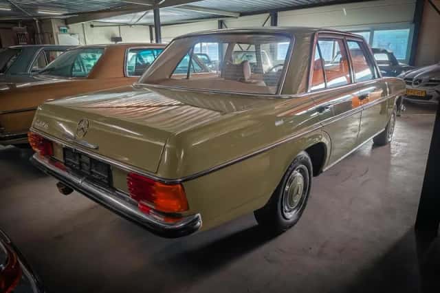 Mercedes-Benz 230-6 (1975) thumbnail 5