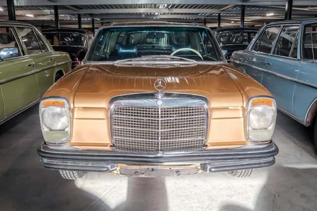 Mercedes-Benz 250 CE (1972) thumbnail 2
