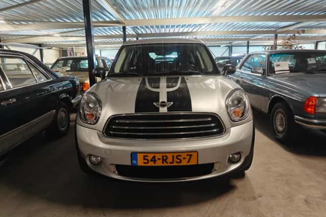 MINI Countryman (2011) thumbnail 2